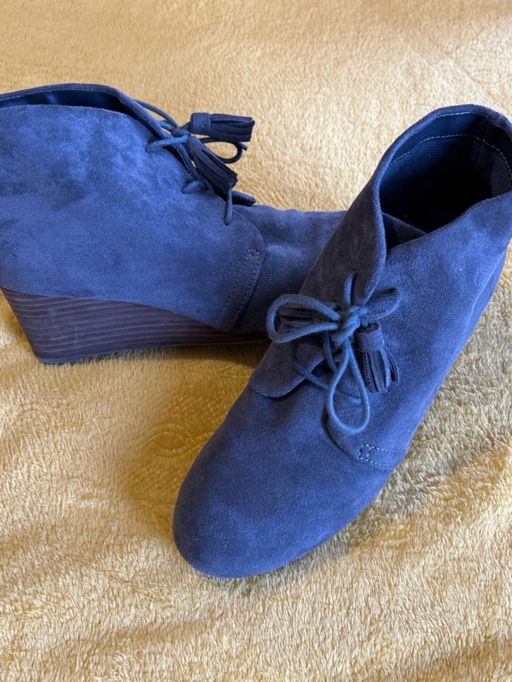 Dr. Scholl’s Wedge Ankle Booties in Charcoal Gray Suede - Women Size 8.5